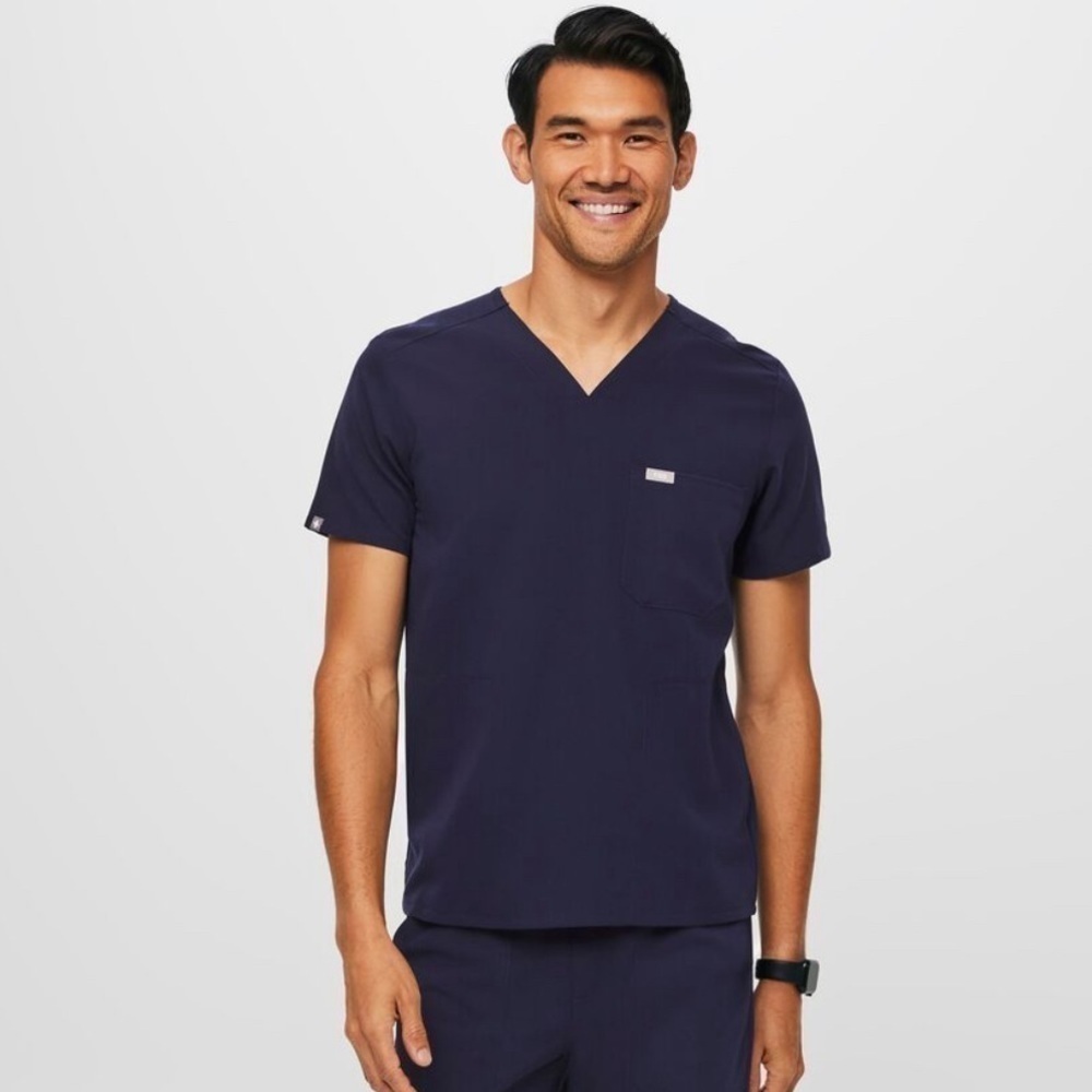 FIGS | FIGS Chisec Three pocket scrub top